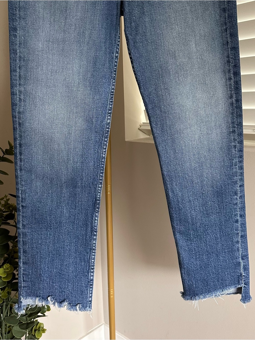 MOTHER High Waisted Rider Ankle Step Fray 27 - Picture 3 of 11